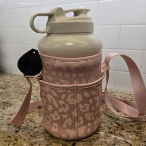 New with Tags Pink Leopard Hydrojug Water Bottle with Sleeve